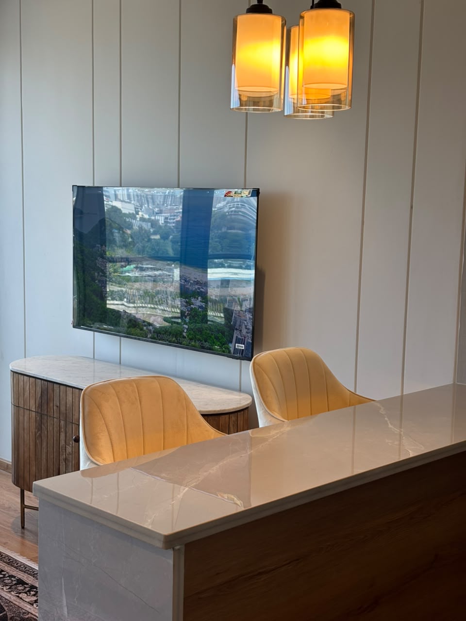 Reflective Dining — Lighting & Details