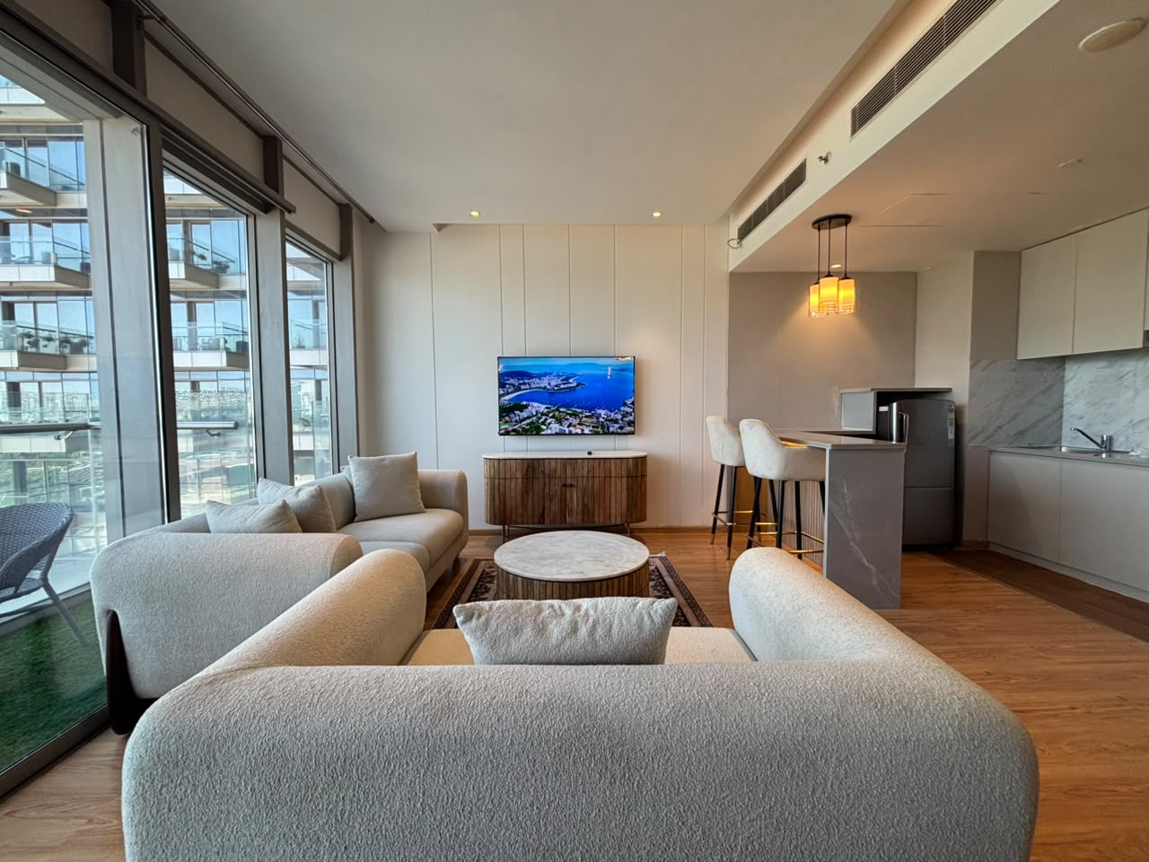 City Panorama — Living & Lounge